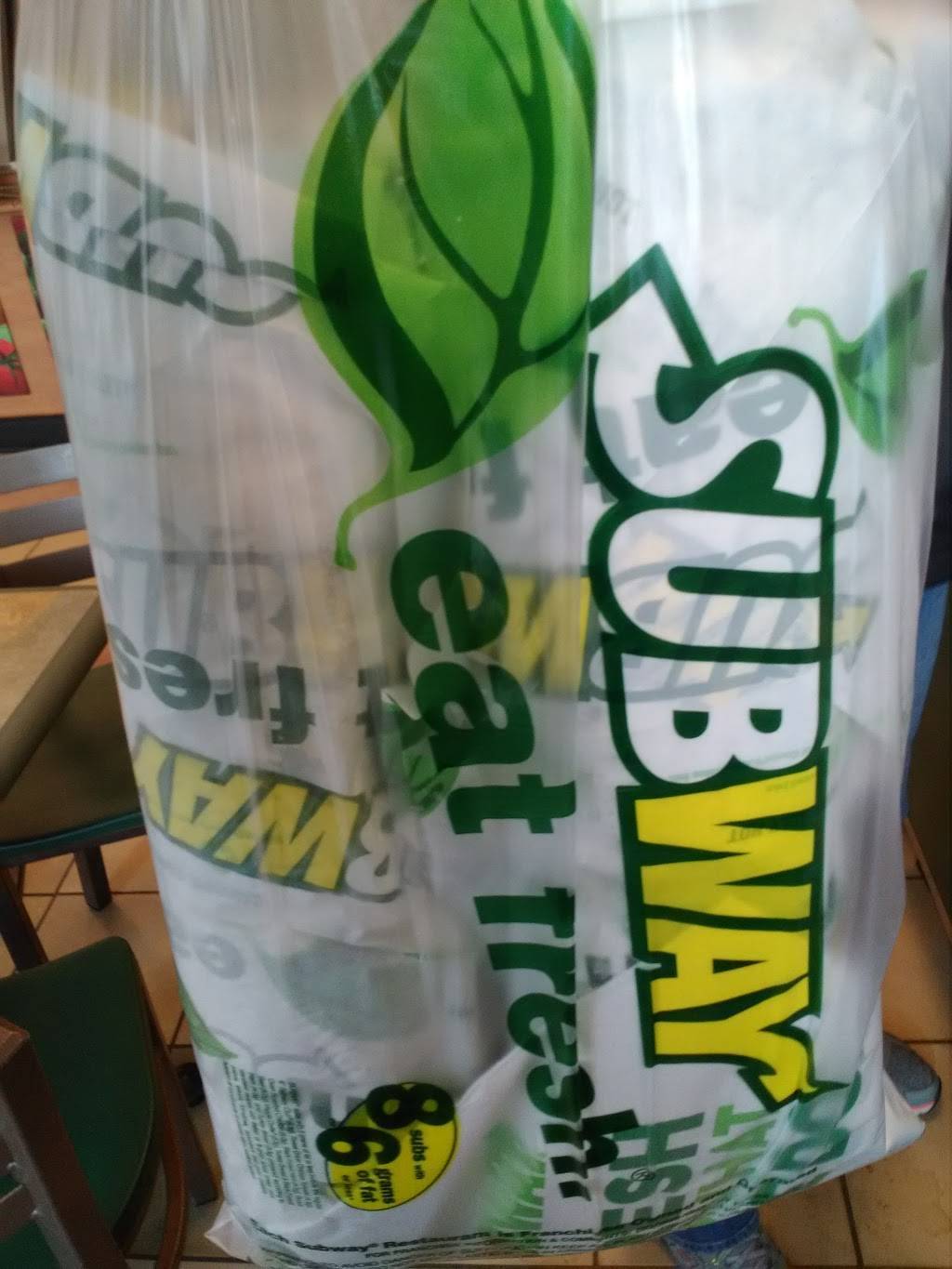 Subway | restaurant | 2224 N Larch St, Lansing, MI 48906, USA | 5173711955 OR +1 517-371-1955