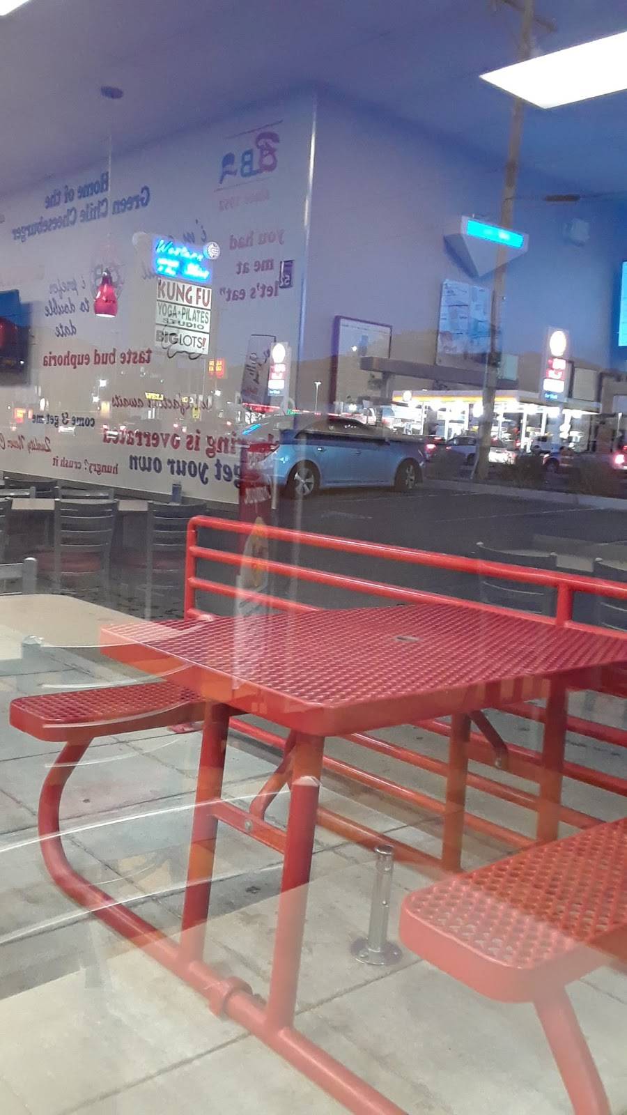 Blakes Lotaburger | restaurant | 7017 N Mesa St, El Paso, TX 79912, USA | 9157306264 OR +1 915-730-6264