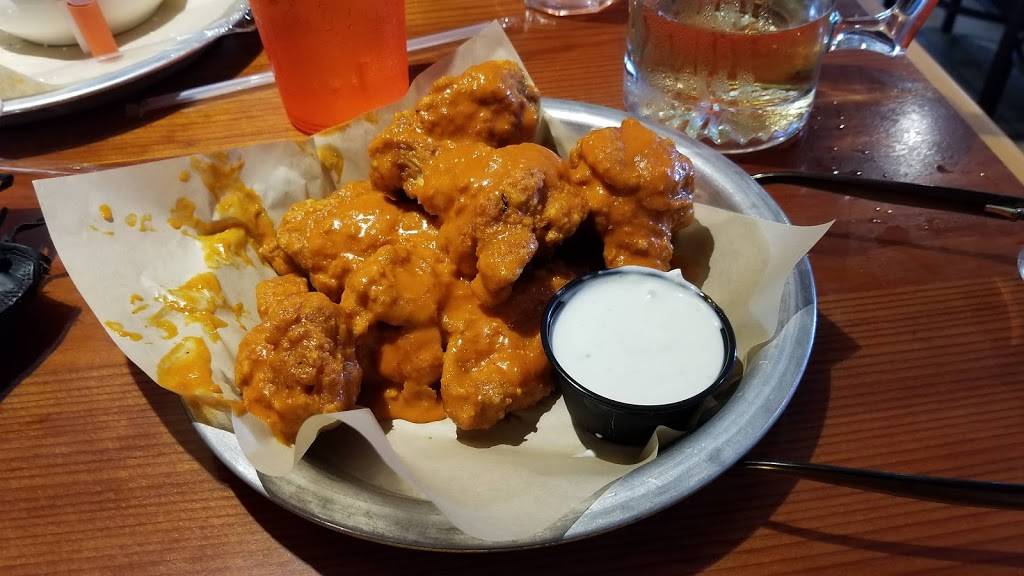 Hooters | meal takeaway | 10133 N Kings Hwy, Myrtle Beach, SC 29572, USA | 8432723739 OR +1 843-272-3739