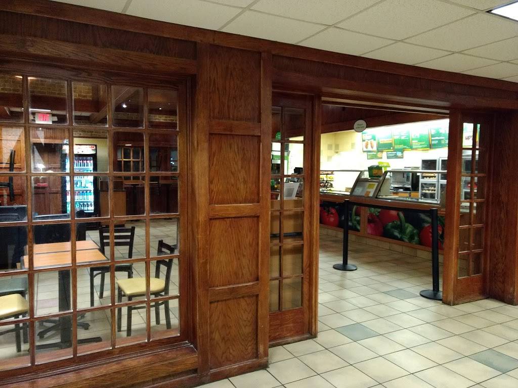 Subway Restaurants | restaurant | 916 Six Flags Dr, Arlington, TX 76010, USA | 8173855272 OR +1 817-385-5272