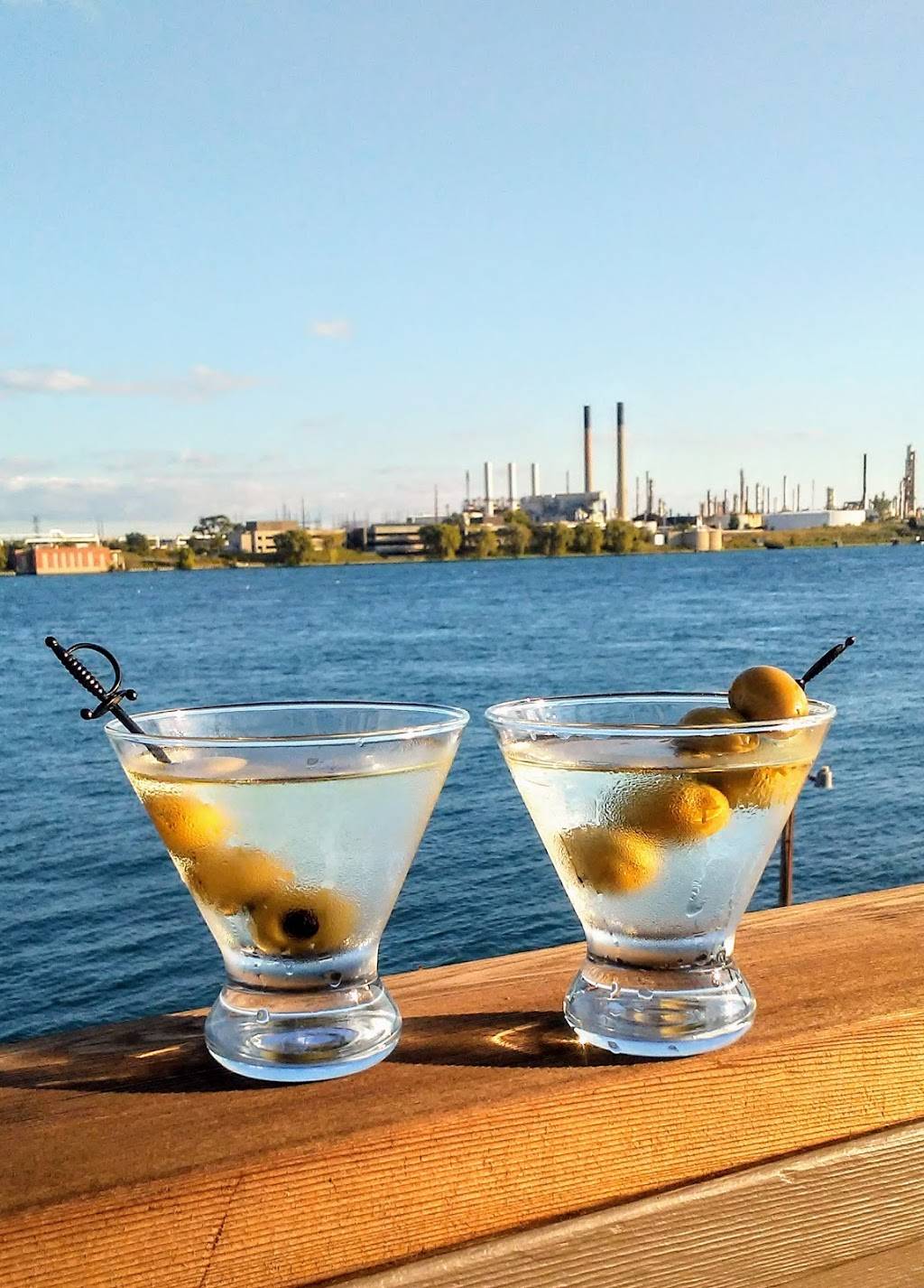 Lake Fx Grill | restaurant | 3136 Military St, Port Huron, MI 48060, USA | 8104799529 OR +1 810-479-9529