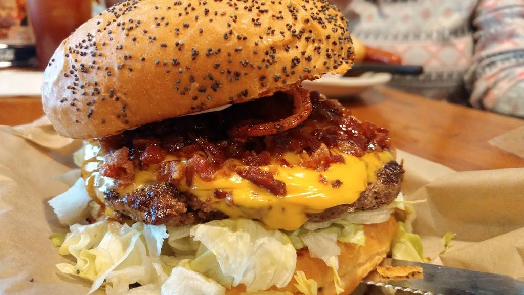 Snuffers Restaurant & Bar | restaurant | 2901 Village Dr, Rockwall, TX 75087, USA | 9727229811 OR +1 972-722-9811