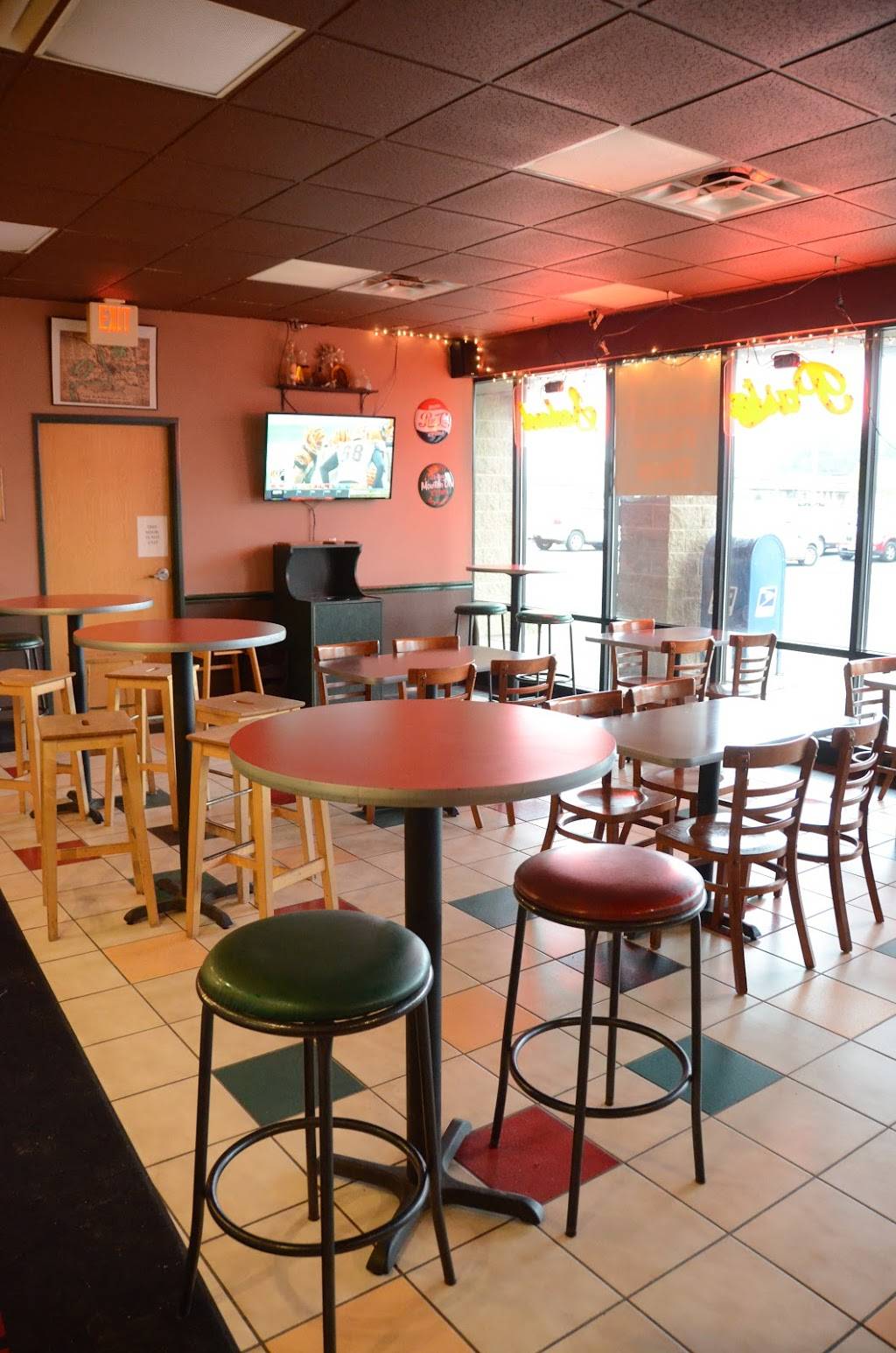 Johnnys Pizza Shop | restaurant | 2520 Golf Rd, Eau Claire, WI 54701, USA | 7155522725 OR +1 715-552-2725