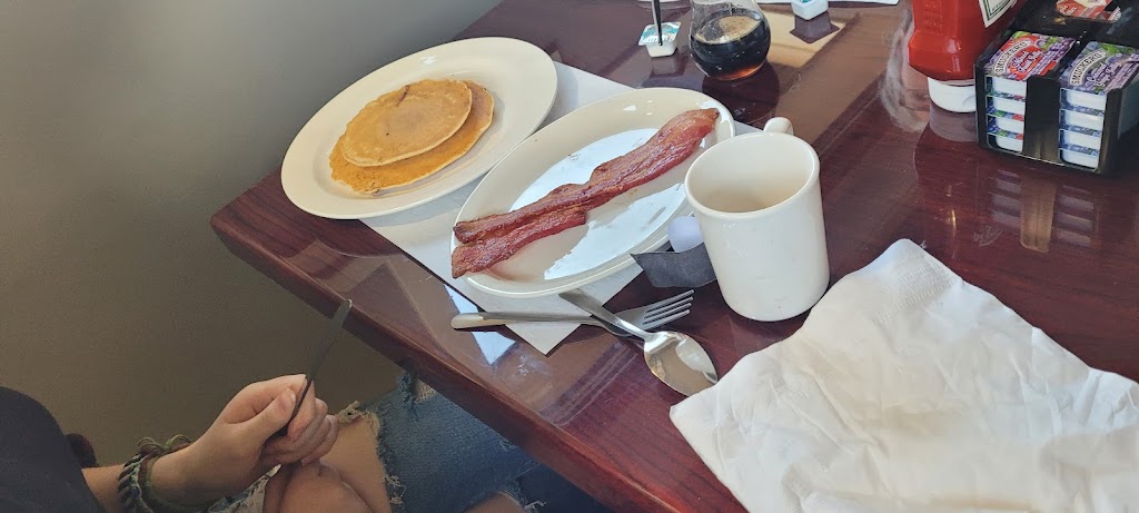 Cast Iron Kitchen of TC South | restaurant | 273 US-31, Traverse City, MI 49685, USA | 2316424776 OR +1 231-642-4776