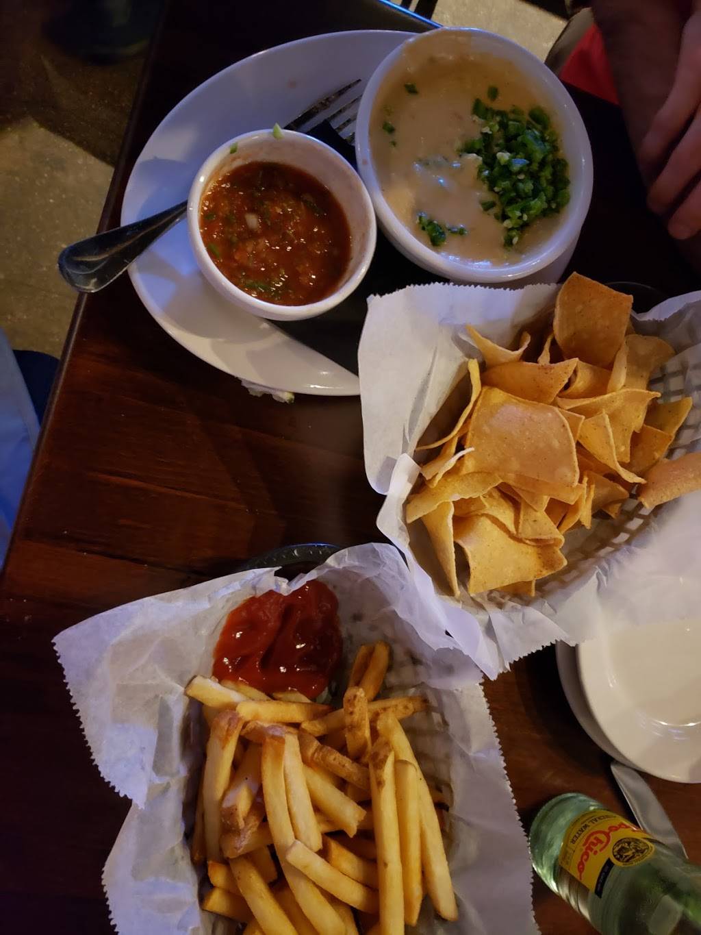 The Avenue Sports Grill | restaurant | 2121 Greenville Ave, Dallas, TX 75206, USA | 9728509994 OR +1 972-850-9994