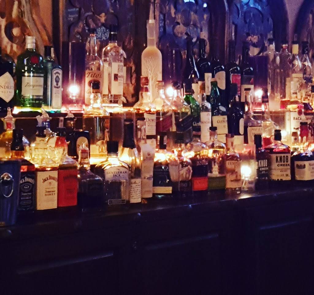 Red Door | restaurant | 10057 Riverside Dr, Toluca Lake, CA 91602, USA | 8182773884 OR +1 818-277-3884