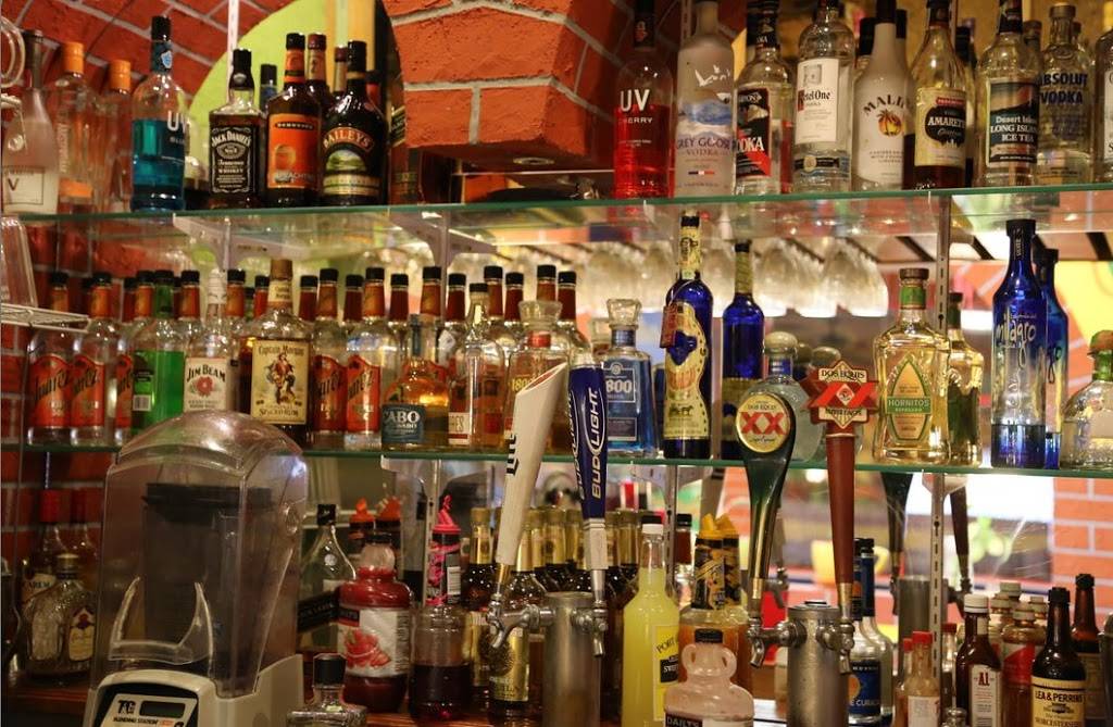 Azteca 3 Mexican Restaurant | restaurant | 2400 Spruce Hills Dr, Bettendorf, IA 52722, USA | 5633442121 OR +1 563-344-2121