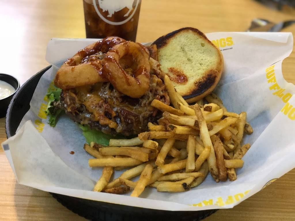 Buffalo Wild Wings | restaurant | 3333 Canyon Bluff, Dallas, TX 75211, USA | 2143335032 OR +1 214-333-5032
