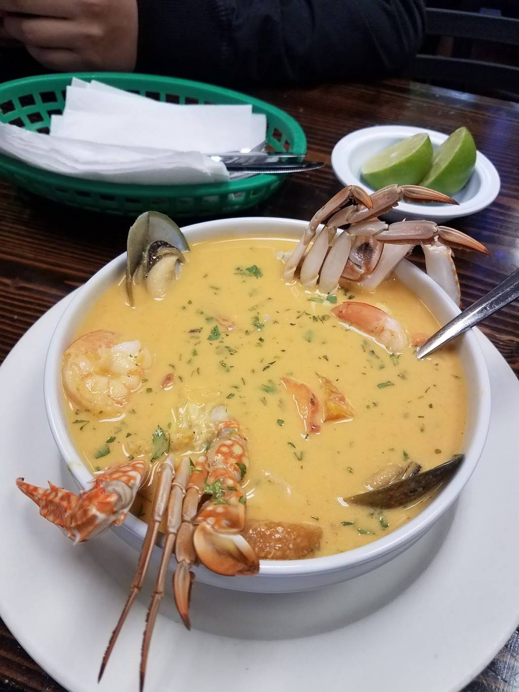 La Caleta | restaurant | 1529 Gates Ave, Brooklyn, NY 11237, USA | 7184188050 OR +1 718-418-8050