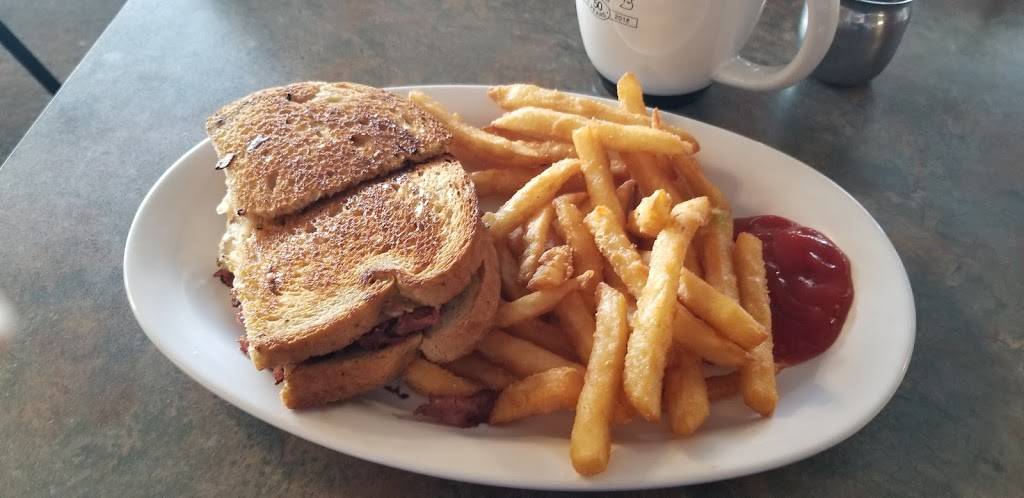 Kats Kitchen | restaurant | 8 W Main St, Charleston, AR 72933, USA | 4799650336 OR +1 479-965-0336