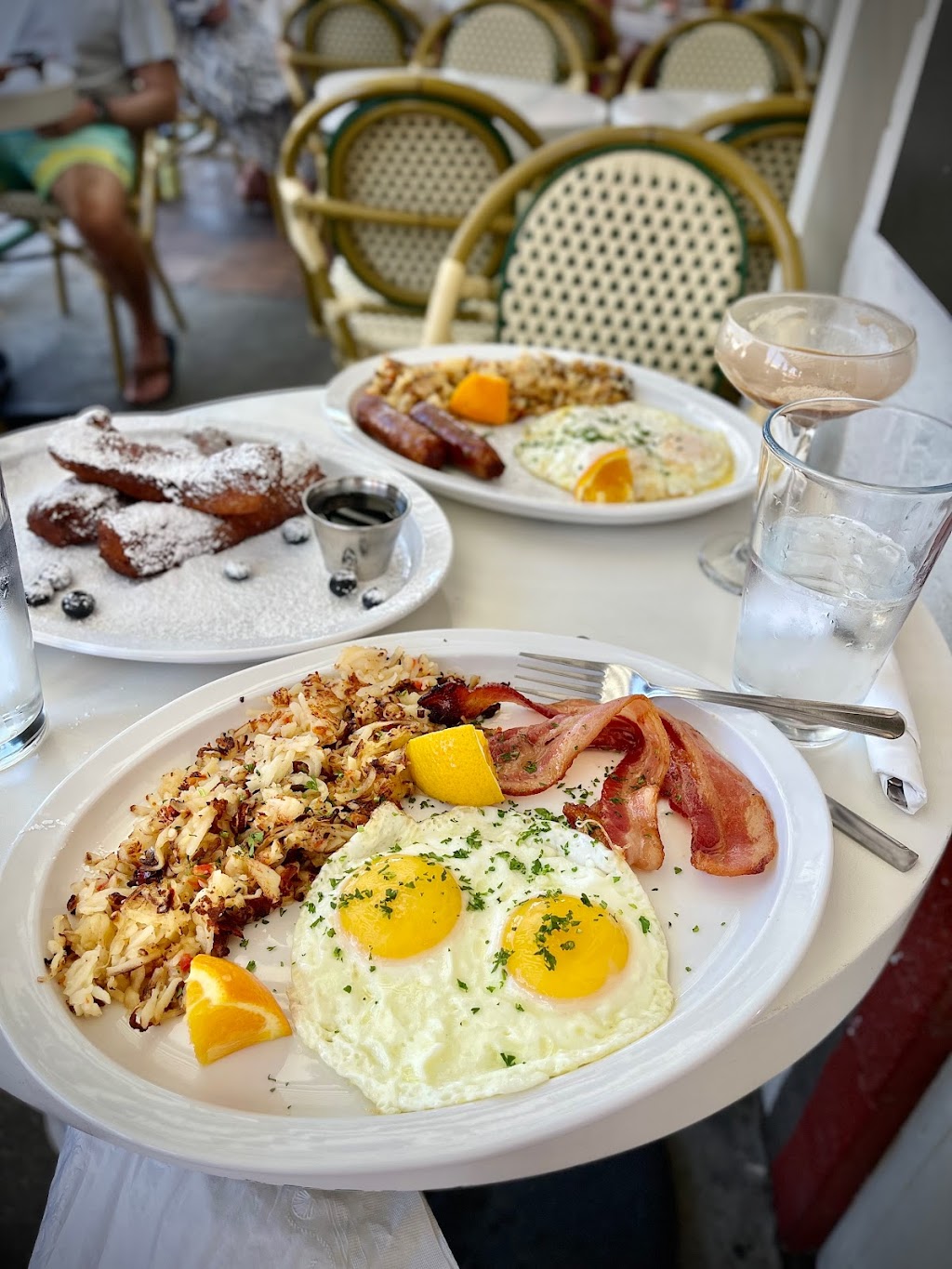 The Thirsty Palms | restaurant | 134 S Palm Canyon Dr, Palm Springs, CA 92262, USA | 7603305911 OR +1 760-330-5911