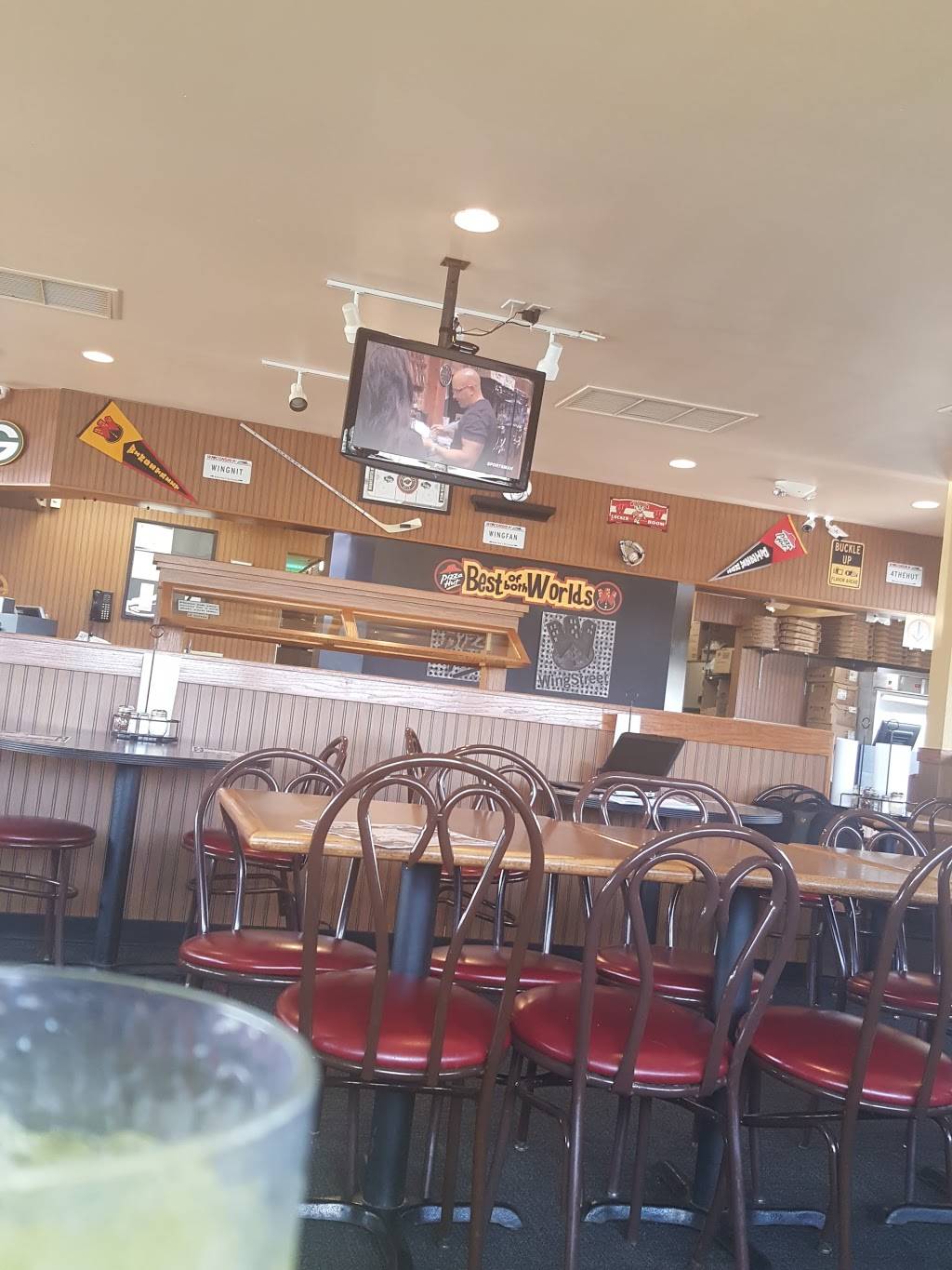 Pizza Hut | meal takeaway | 1236 N Main St, Viroqua, WI 54665, USA | 6086378000 OR +1 608-637-8000