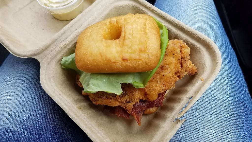 Astro Doughnuts & Fried Chicken | restaurant | 7511 Leesburg Pike #103, Falls Church, VA 22043, USA | 7033560800 OR +1 703-356-0800