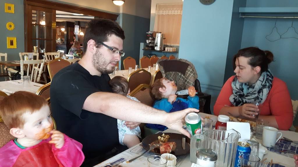 Restaurant Bar Royal | restaurant | 490 14e Ave, La Guadeloupe, QC G0M 1G0, Canada | 4184593436 OR +1 418-459-3436