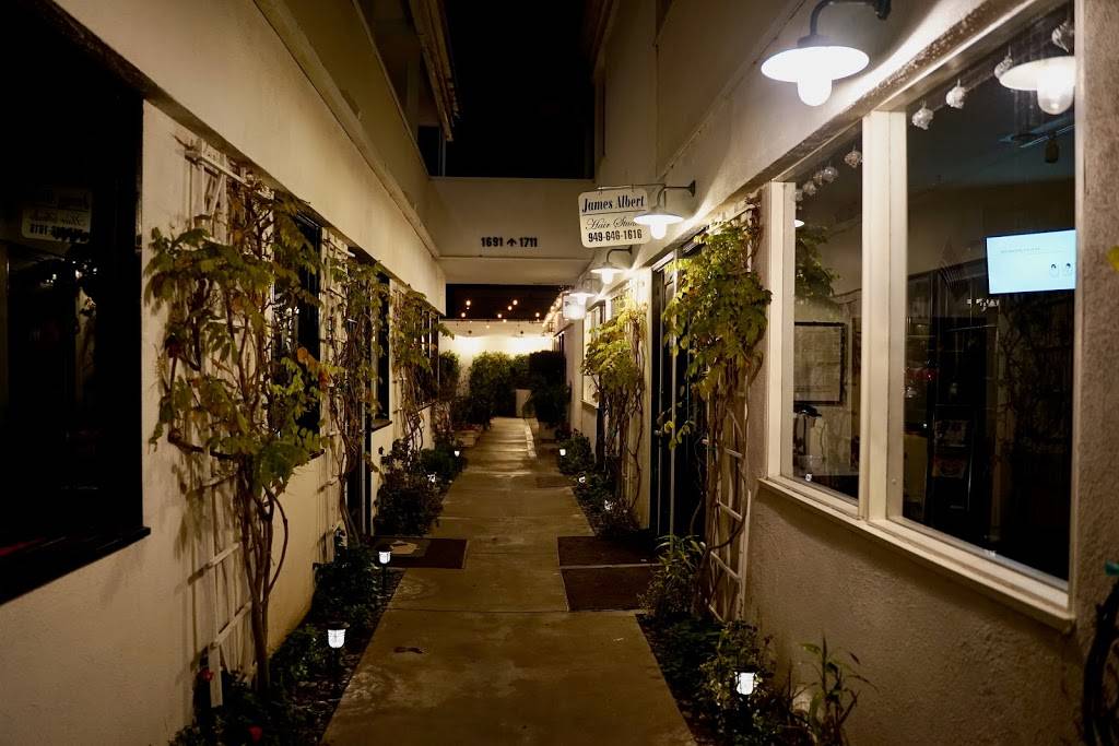 Cafe Sakana | restaurant | 1703 Westcliff Dr, Newport Beach, CA 92660, USA | 9492876511 OR +1 949-287-6511