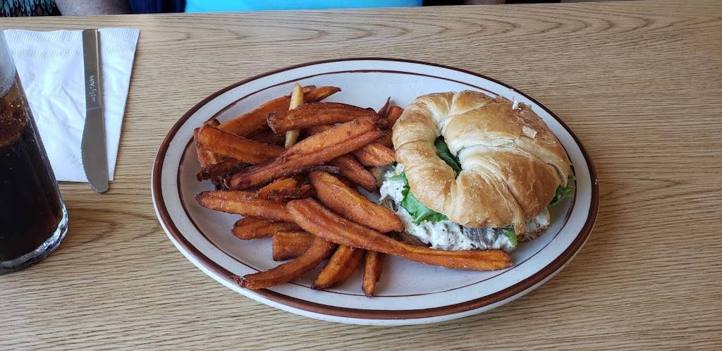 Six Chicks Scratch Kitchen | restaurant | 364 Broadway St, South Haven, MI 49090, USA | 2696377727 OR +1 269-637-7727