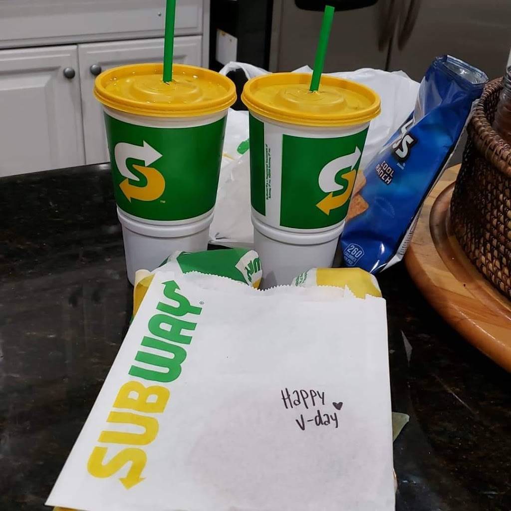 Subway | restaurant | 200 N Del Norte Blvd Unit B, Oxnard, CA 93030, USA | 8054856220 OR +1 805-485-6220