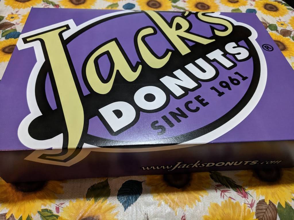 Jacks Donuts | restaurant | 2221 N Park Rd, Connersville, IN 47331, USA | 7653777363 OR +1 765-377-7363
