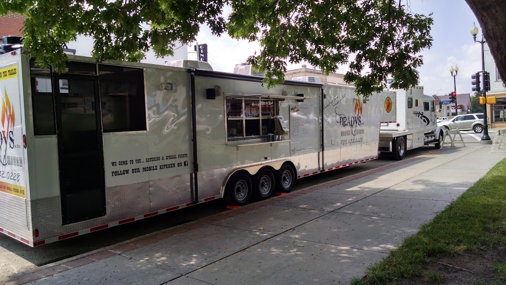 Bradys Smoke House & The Headquarters | restaurant | 825 S 4th Ave, Hill City, KS 67642, USA | 7856320228 OR +1 785-632-0228