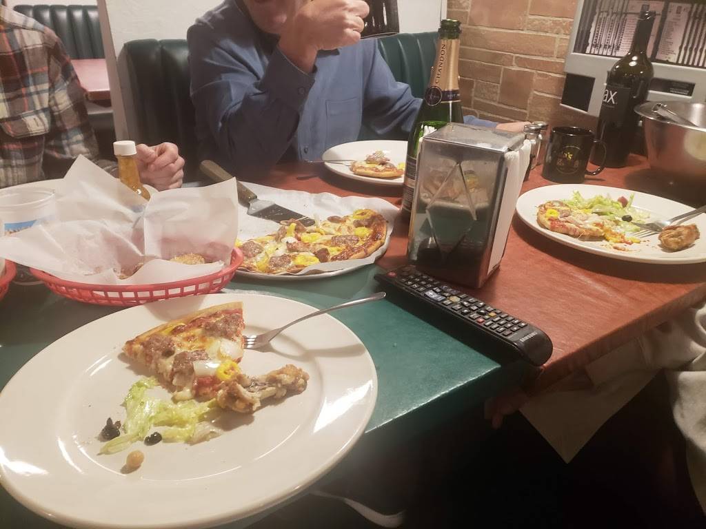 Calas Pizzeria | restaurant | 31800 Vine St, Willowick, OH 44095, USA | 4409445544 OR +1 440-944-5544