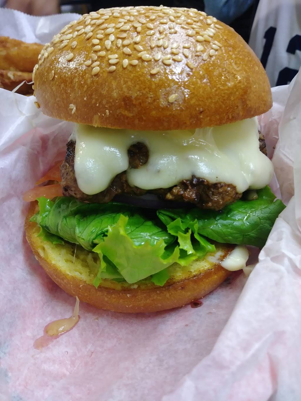 Phyllis Giant Burgers | restaurant | 2202 4th St, San Rafael, CA 94901, USA | 4154560866 OR +1 415-456-0866