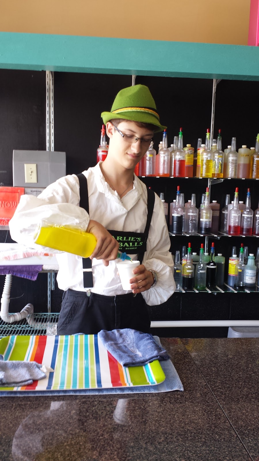 Charlies Sno-Balls & Seasonal Tanning | restaurant | 1019 N Kilgore St, Kilgore, TX 75662, USA | 9039868402 OR +1 903-986-8402