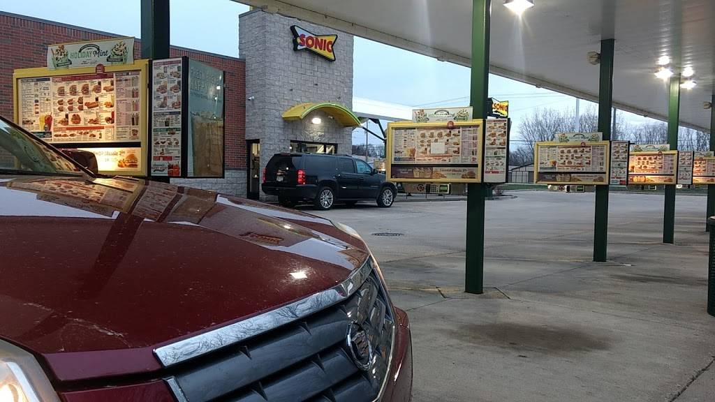 Sonic Drive-In | restaurant | 349 Romence Rd, Portage, MI 49024, USA | 2693247777 OR +1 269-324-7777