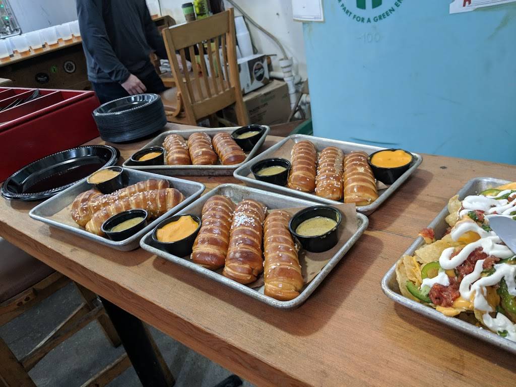 Atwater Brewery & Tap House | restaurant | 237 Jos Campau, Detroit, MI 48207, USA | 3138779205 OR +1 313-877-9205