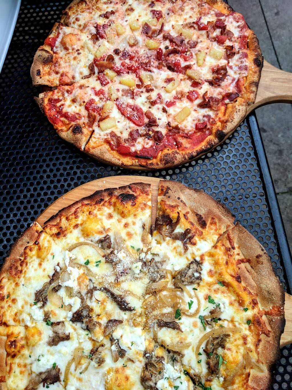 Compass Bar | restaurant | 433 W Diversey Pkwy, Chicago, IL 60614, USA | 7732483230 OR +1 773-248-3230