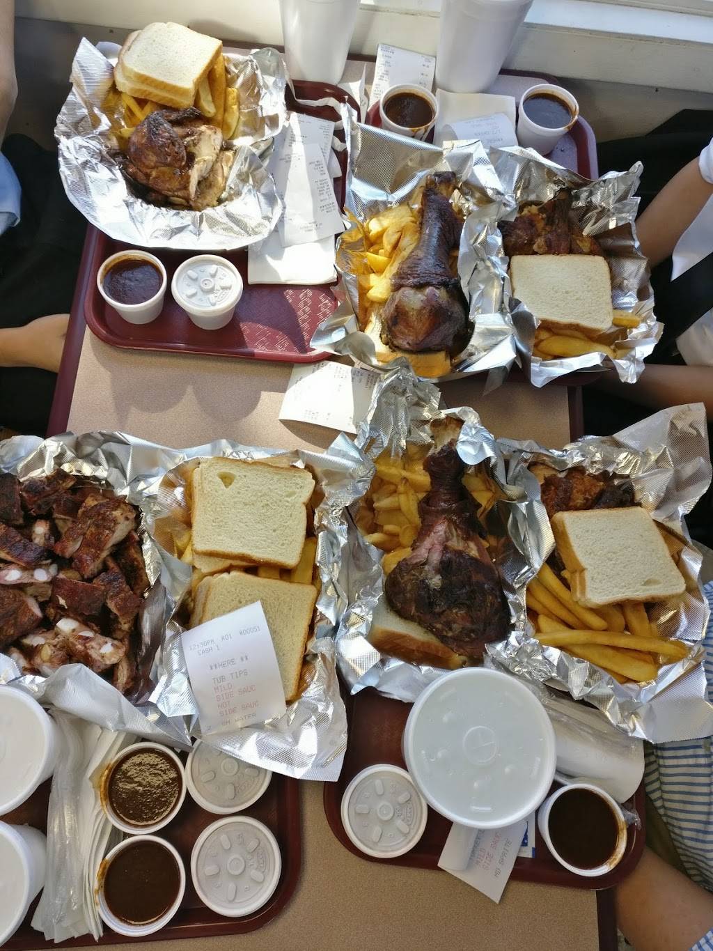 Lil Porgys Bar-B-Q | restaurant | 101 W University Ave, Urbana, IL 61801, USA | 2173671018 OR +1 217-367-1018