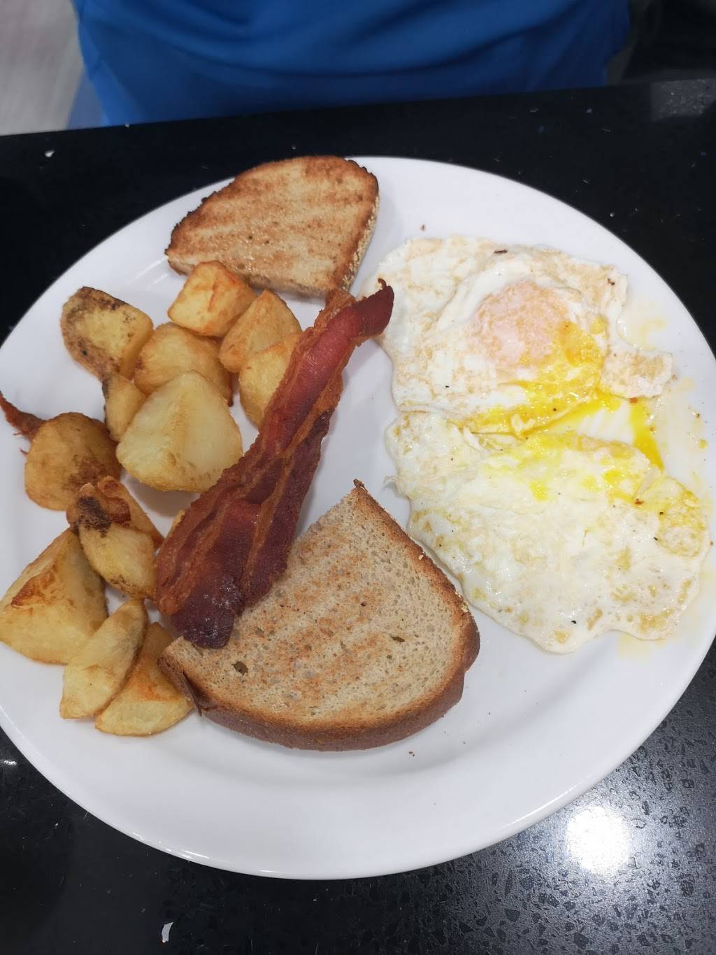 Halibut House Fish & Chips | restaurant | 50 Dundurn St S, Hamilton, ON L8P 4W3, Canada | 9055254777 OR +1 905-525-4777