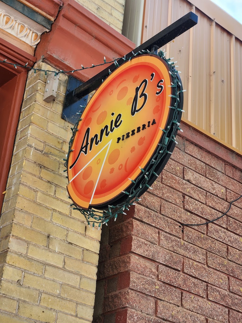 Annie Bs Pizzeria | meal takeaway | 38 S Main St, Coalville, UT 84017, USA | 4353365796 OR +1 435-336-5796