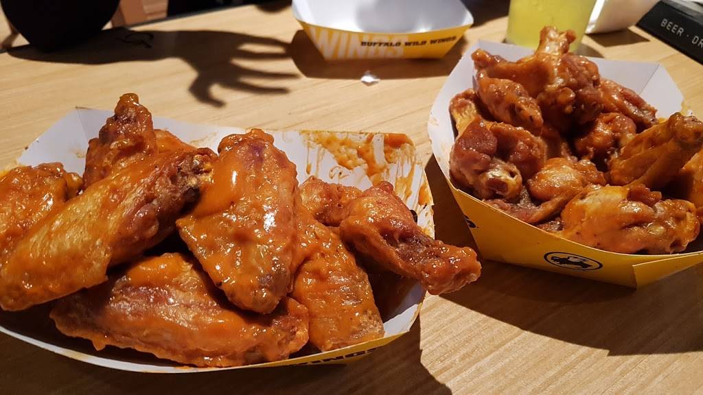 Buffalo Wild Wings | restaurant | 115 SW Loop 410, San Antonio, TX 78245, USA | 2105239464 OR +1 210-523-9464