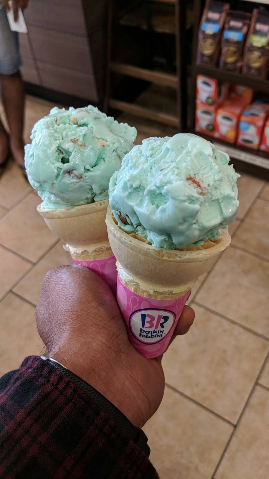 Dunkin | bakery | 200 E Dupont Blvd, Millsboro, DE 19966, USA | 3029347740 OR +1 302-934-7740