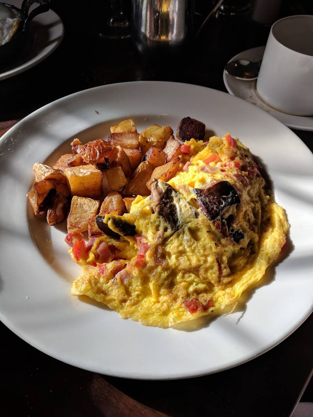 Hendricks Tavern | restaurant | 1305 Old Northern Blvd, Roslyn, NY 11576, USA | 5166211200 OR +1 516-621-1200