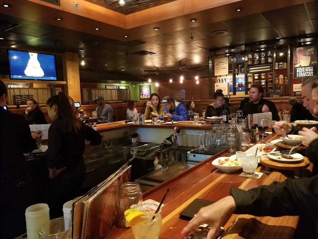 Outback Steakhouse | restaurant | 1761 N Victory Pl, Burbank, CA 91502, USA | 8185672717 OR +1 818-567-2717