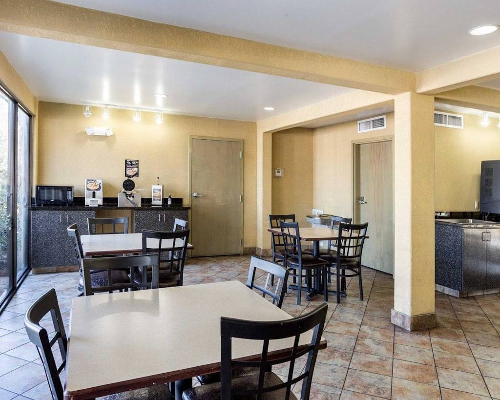 Econo Lodge | restaurant | 2125 Veterans Blvd, Kenner, LA 70062, USA | 5044646464 OR +1 504-464-6464