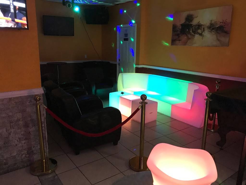 De Place restaurant and bar inc | restaurant | 2400 Finch Ave W #1, North York, ON M9M 2E2, Canada | 6477487523 OR +1 647-748-7523