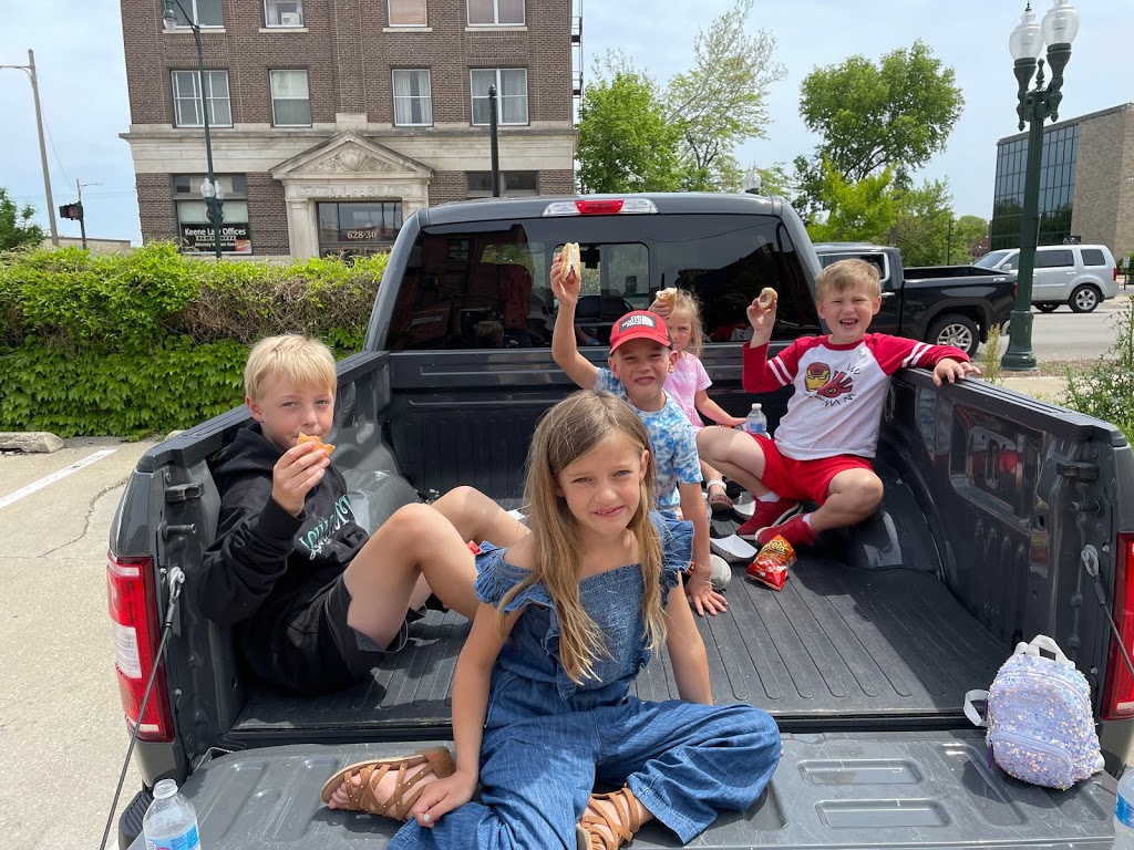 Aussem Dogs | meal takeaway | 624 Court St, Ottawa, IL 61350, USA | 8153434940 OR +1 815-343-4940