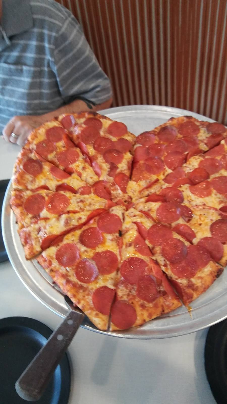 Round Table Pizza | meal delivery | 1691 E Noble Ave, Visalia, CA 93292, USA | 5596258753 OR +1 559-625-8753