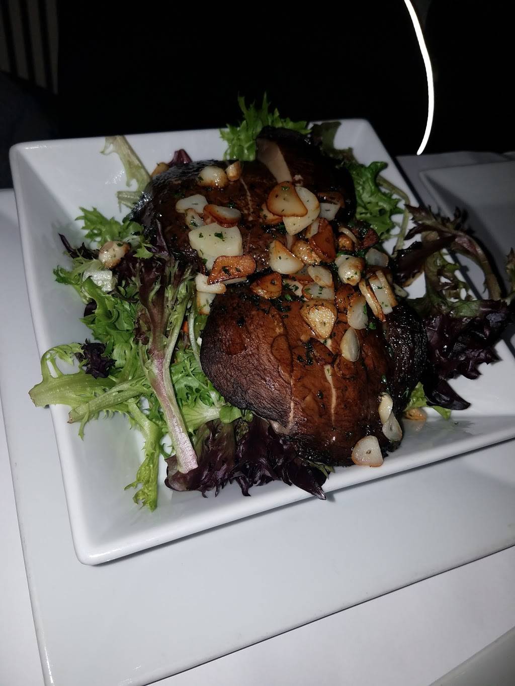 Trotters Bar & Grill | restaurant | 1050 Hempstead Turnpike, Franklin Square, NY 11010, USA | 5163555681 OR +1 516-355-5681