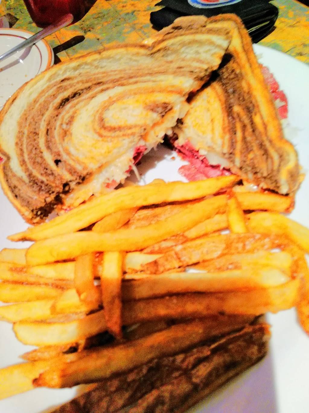 M. Moggers Restaurant & Pub | restaurant | 908 Poplar St, Terre Haute, IN 47807, USA | 8122349202 OR +1 812-234-9202