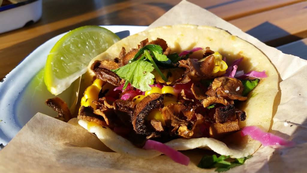 Taco Heads | restaurant | 1812 Montgomery St, Fort Worth, TX 76107, USA | 8176159899 OR +1 817-615-9899