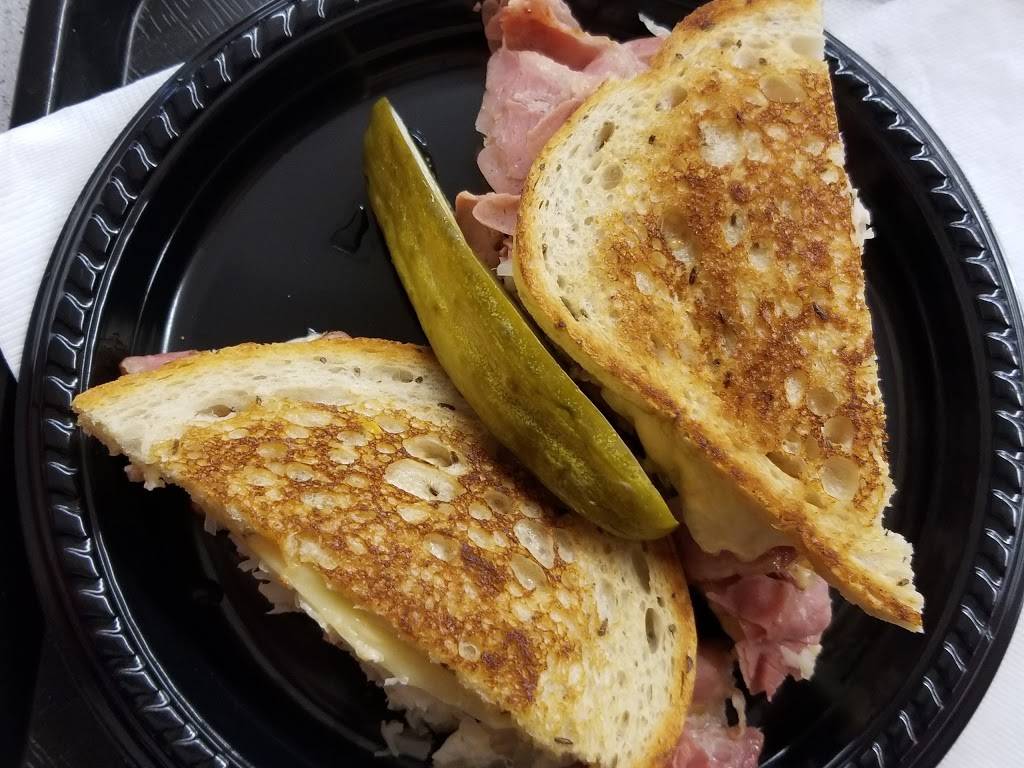 Loebs NY Deli | restaurant | 1712 I St NW, Washington, DC 20006, USA | 2029655632 OR +1 202-965-5632