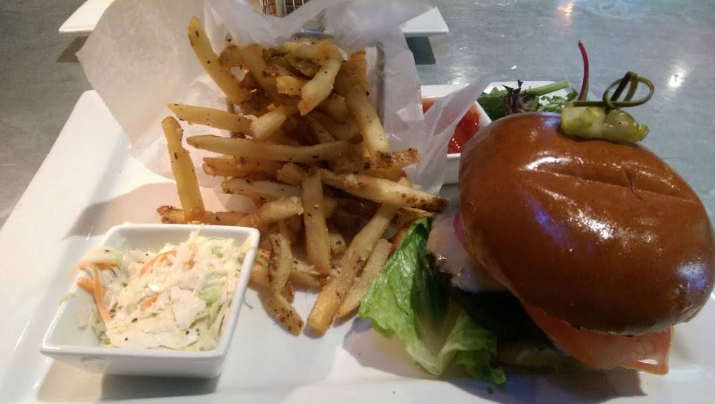 The Range Bar & Grille | restaurant | 306 Whiting St, Hingham, MA 02043, USA | 7818753382 OR +1 781-875-3382