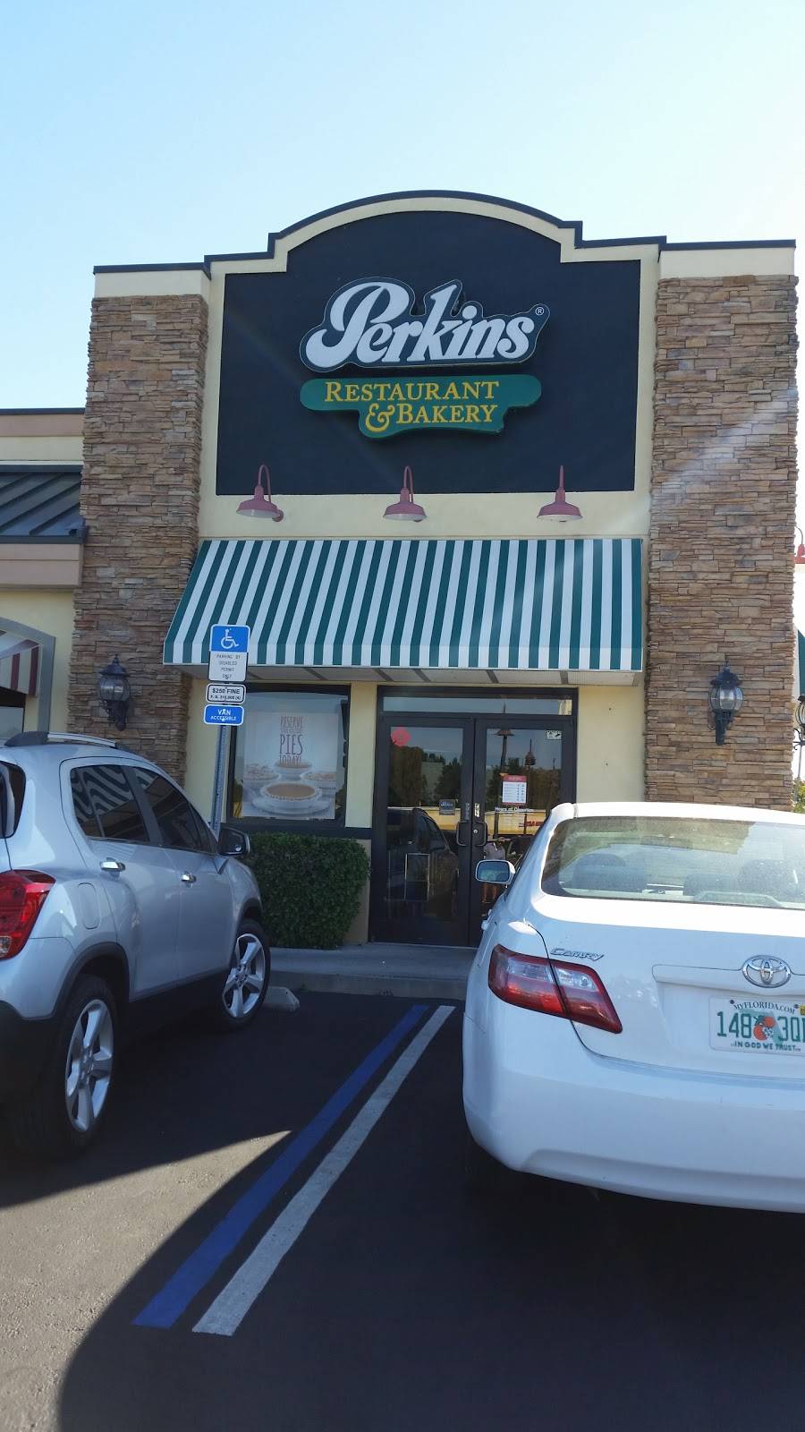 Perkins Restaurant & Bakery | restaurant | 989 W Orange Blossom Trail, Apopka, FL 32712, USA | 4074641075 OR +1 407-464-1075