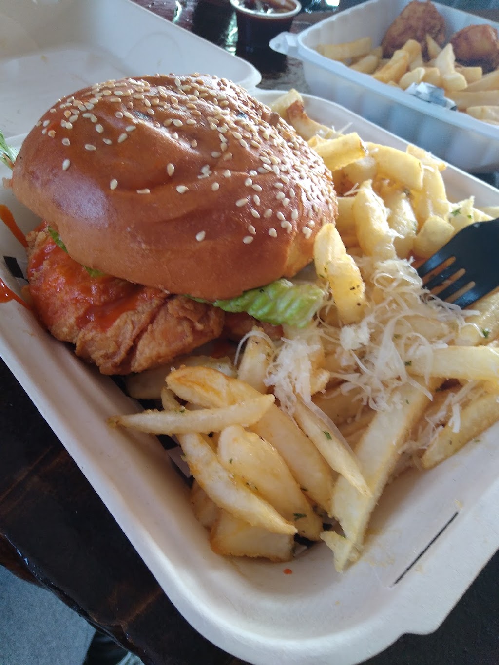 Kikis Chicken Place | restaurant | 6635 Madison Ave, Carmichael, CA 95608, USA | 9169666681 OR +1 916-966-6681