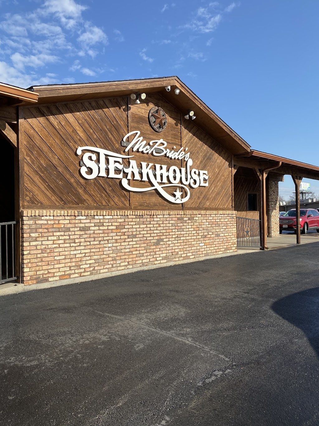 McBrides Steakhouse | restaurant | 4537 Maplewood Ave, Wichita Falls, TX 76308, USA | 9406960250 OR +1 940-696-0250