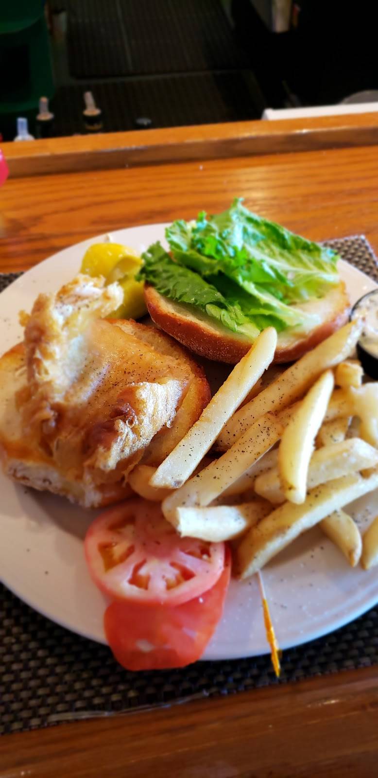 Hideaway Restaurant & Pub | restaurant | 19 Halls Rd, Old Lyme, CT 06371, USA | 8604341455 OR +1 860-434-1455