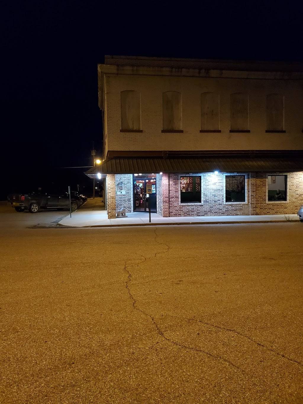 Josies | restaurant | 400 Main St, Scammon, KS 66773, USA | 6204798202 OR +1 620-479-8202